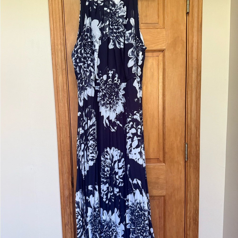 Never Worn Size 18 Floral Dress in Navy and White Any Occasion